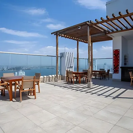 ¡espectacular Apto Con Vista Al Mar Piso 28! Apartment