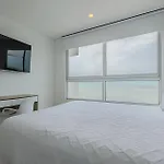 ¡Espectacular Apto Con Vista al Mar Piso 28!