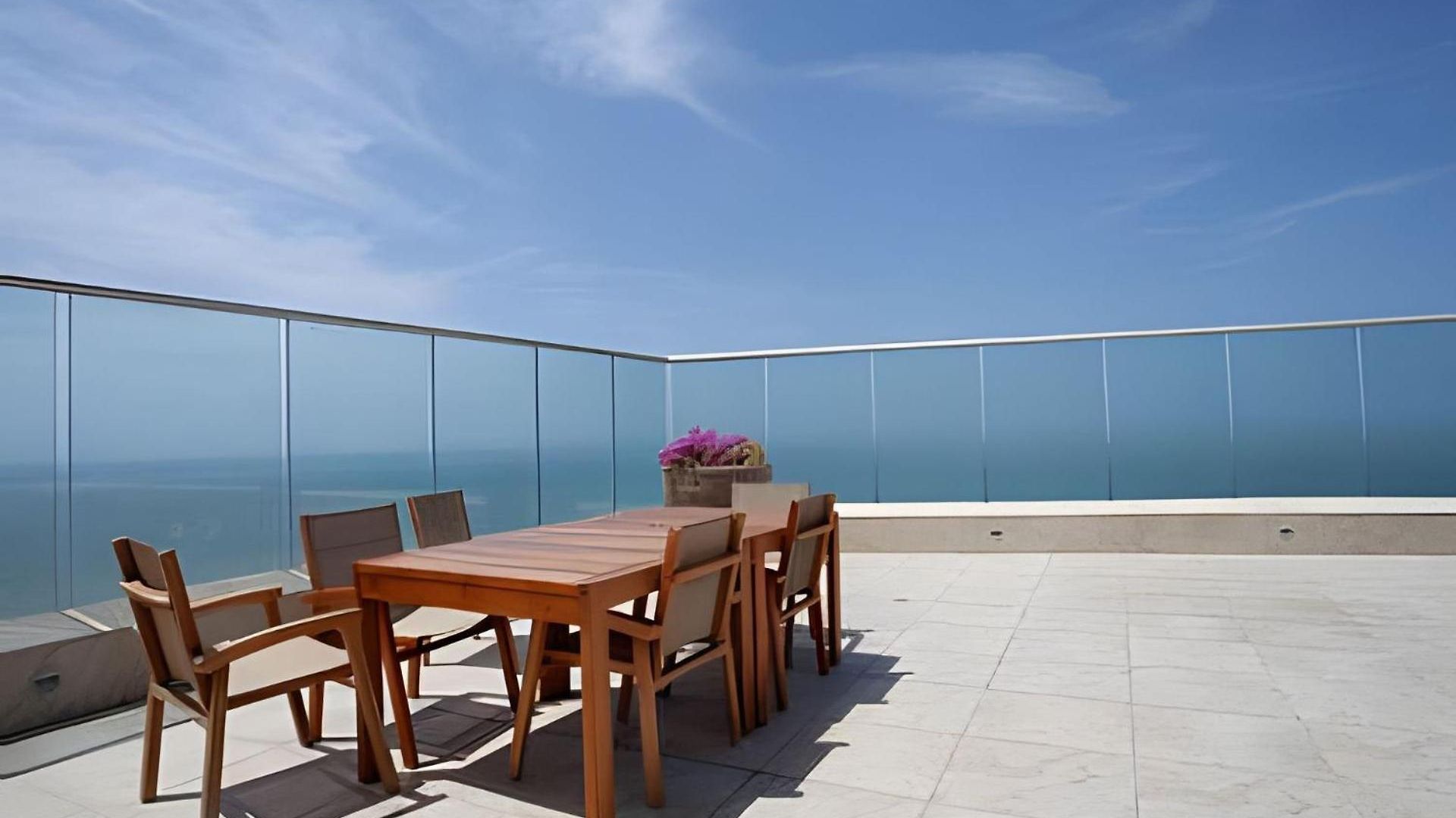 ¡espectacular Apto Con Vista Al Mar Piso 28! Apartamento