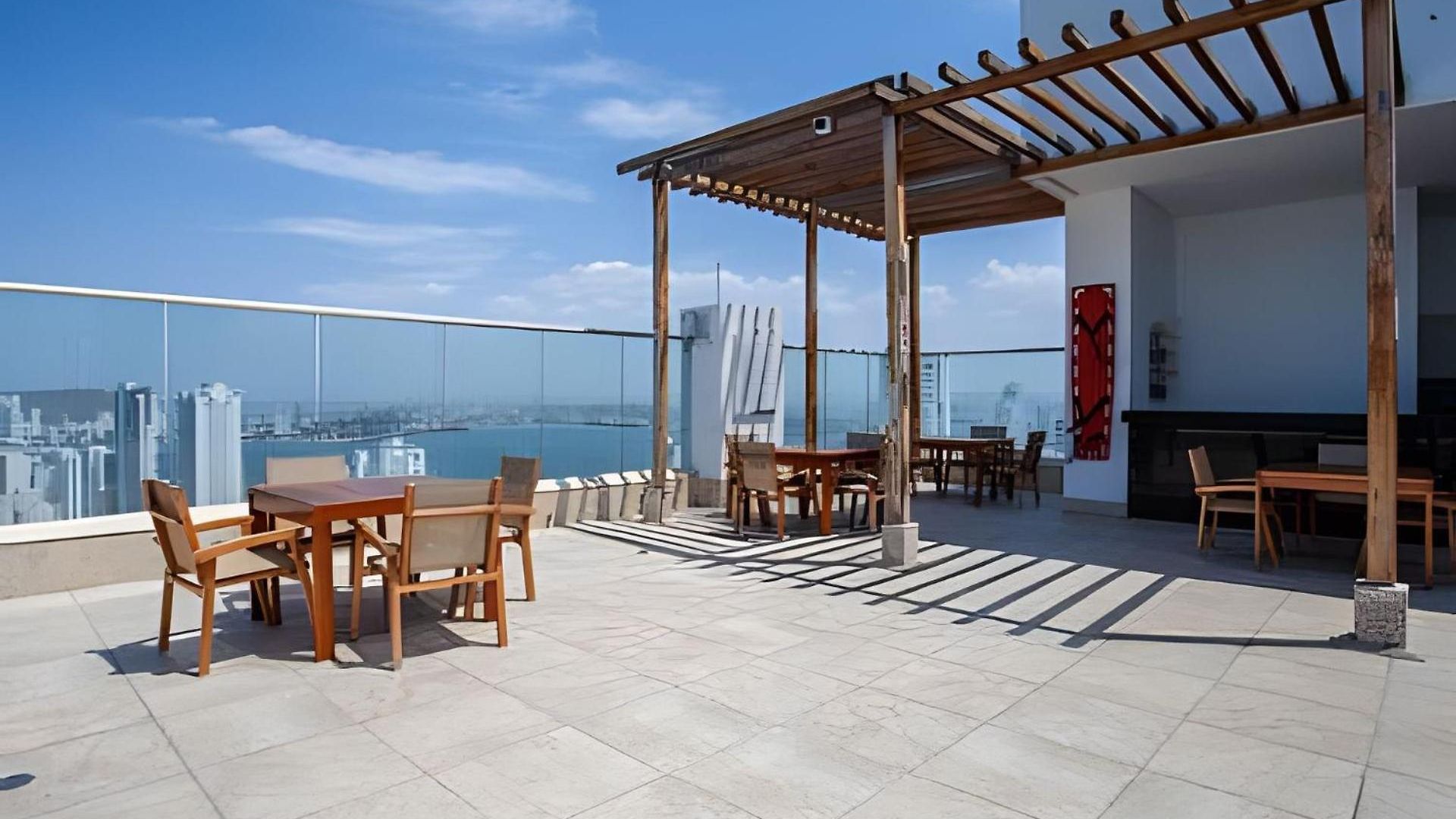 ¡espectacular Apto Con Vista Al Mar Piso 28! Apartamento