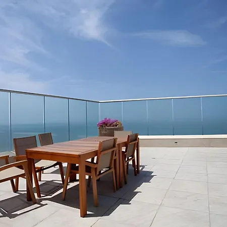 ¡espectacular Apto Con Vista Al Mar Piso 28! Apartamento